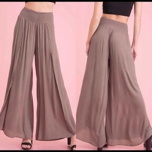 NWT - High Waisted Palazzo Pants - Size M